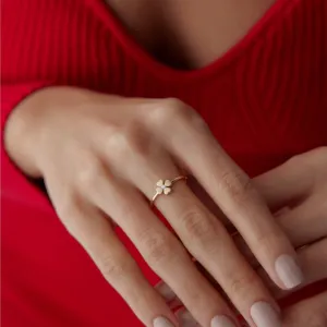 14k Gold Daisy Ring