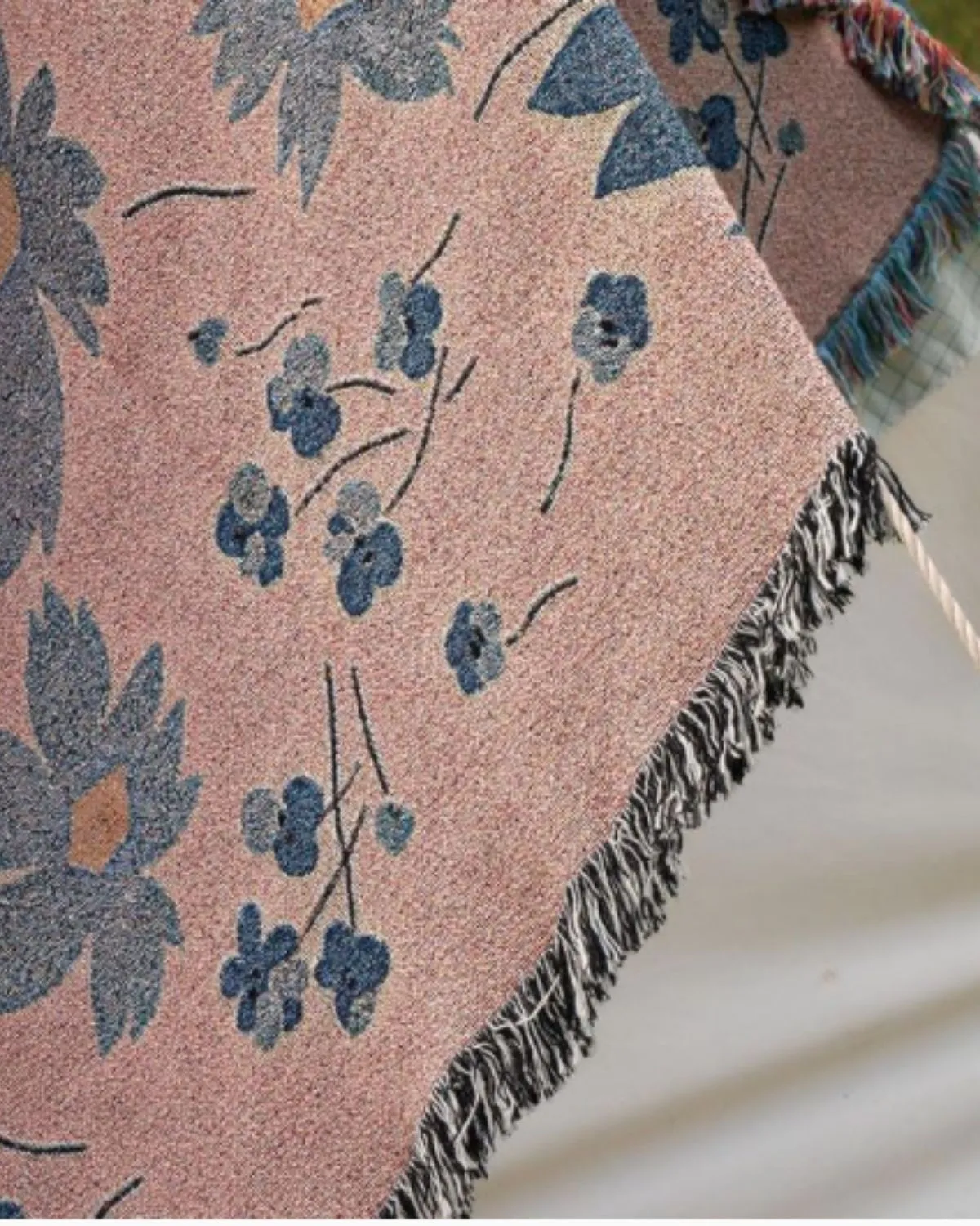 Deco Daisy Blanket