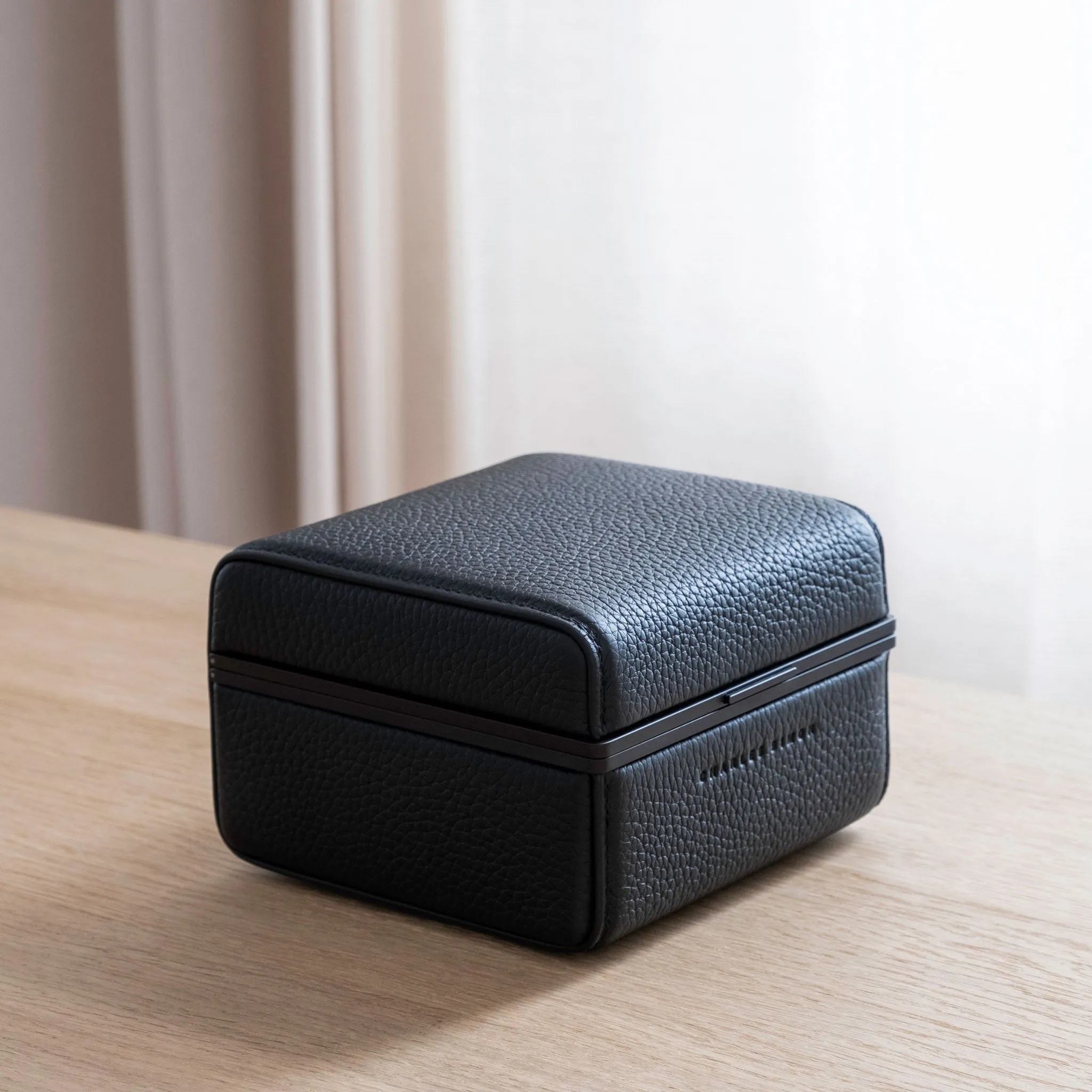 EATON 1 WATCH CASE - BLACK / BLACK