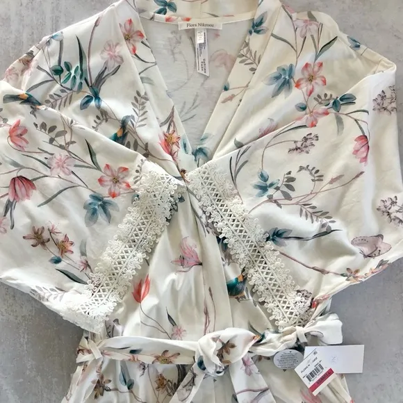 Flora Nikrooz Irene Short Floral Lace Trimmed Robe in Ivory, XS NWT