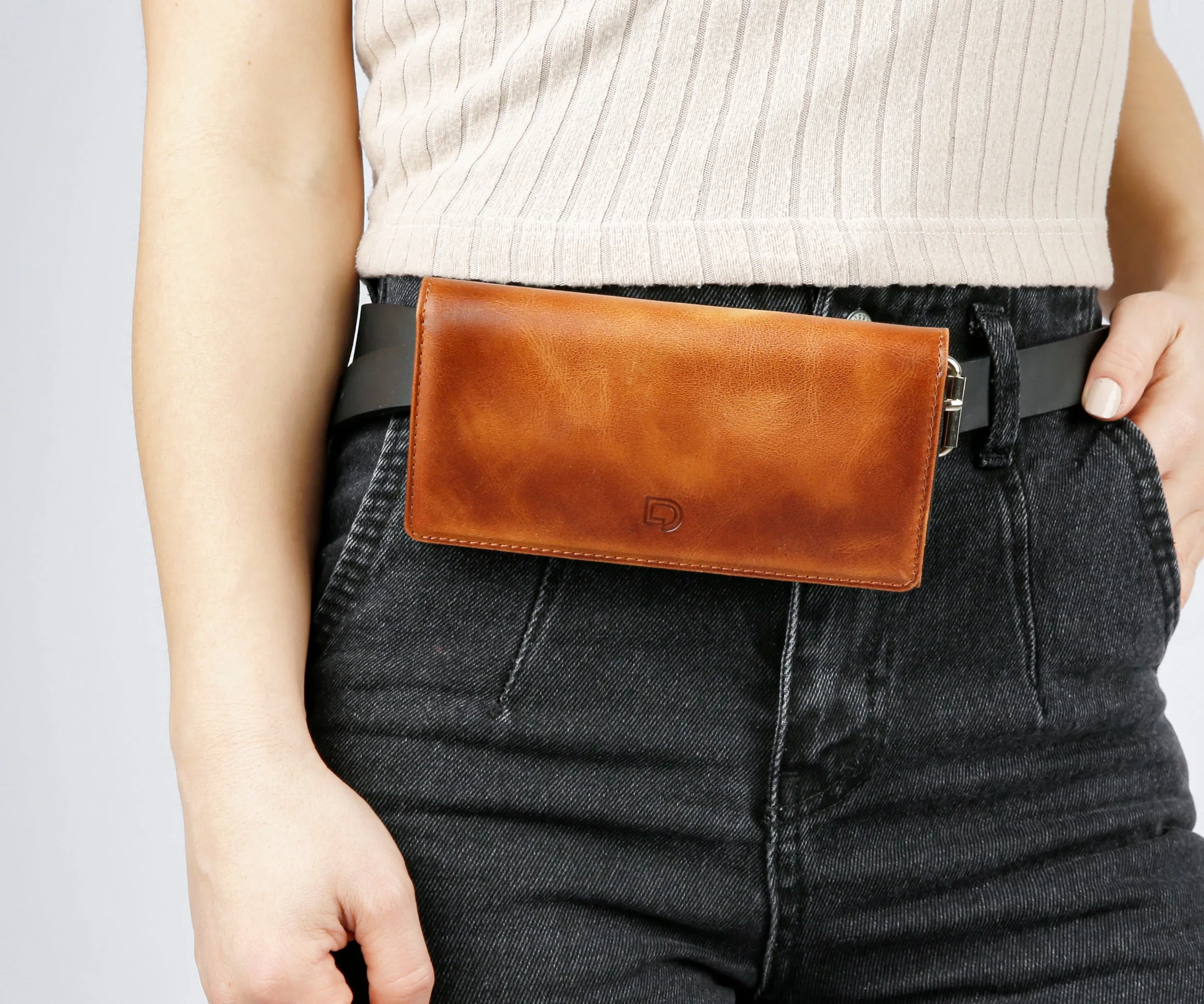 Full Grain Leather Cell Phone Holster with Magnetic Closure Belt Clip for All up to 6.9 Inch Phones (iPhone / Samsung)