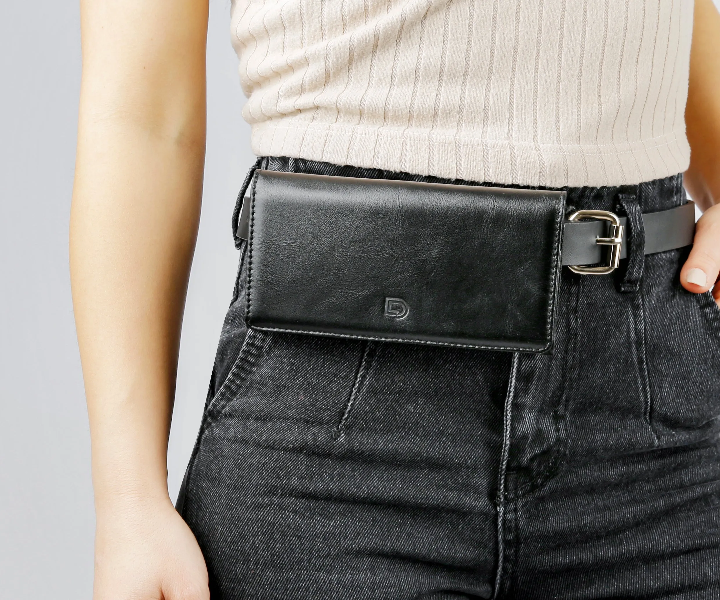 Full Grain Leather Cell Phone Holster with Magnetic Closure Belt Clip for All up to 6.9 Inch Phones (iPhone / Samsung)