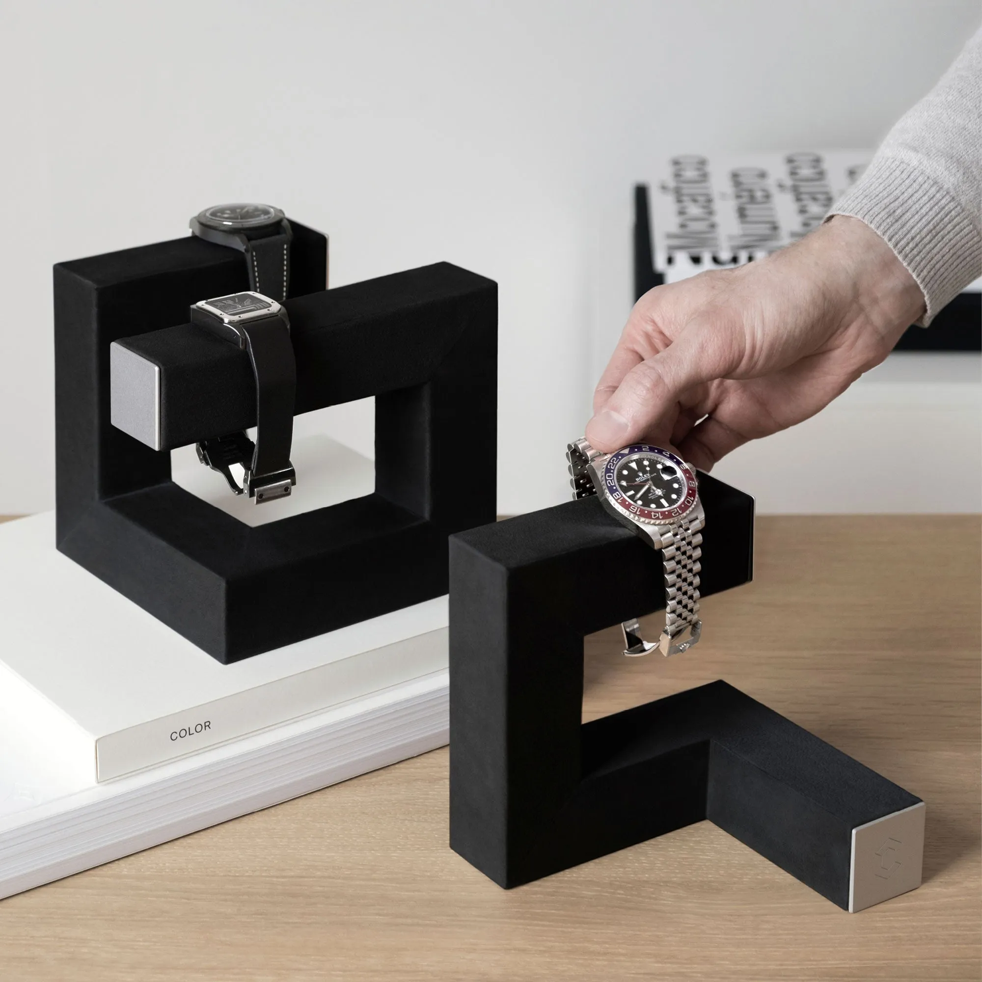 HUDSON 1 WATCH STAND - BLACK / GREY