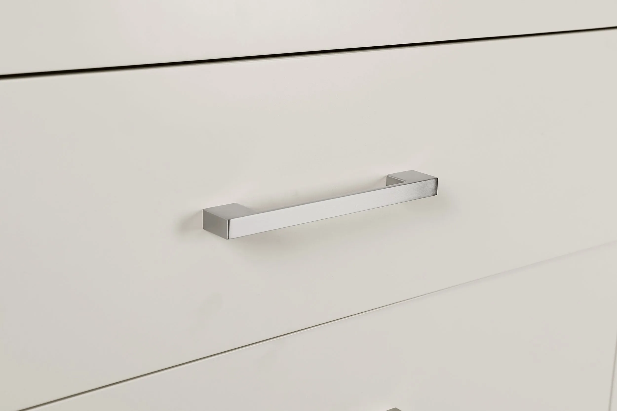 Jessica 5-drawer Bedroom Chest Snow White