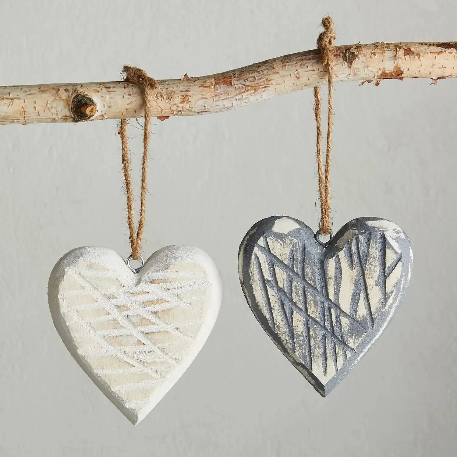 TEXTURED WOOD HEART SHAPED HANGING DÉCOR ORNAMENT WITH TWINE LOOP