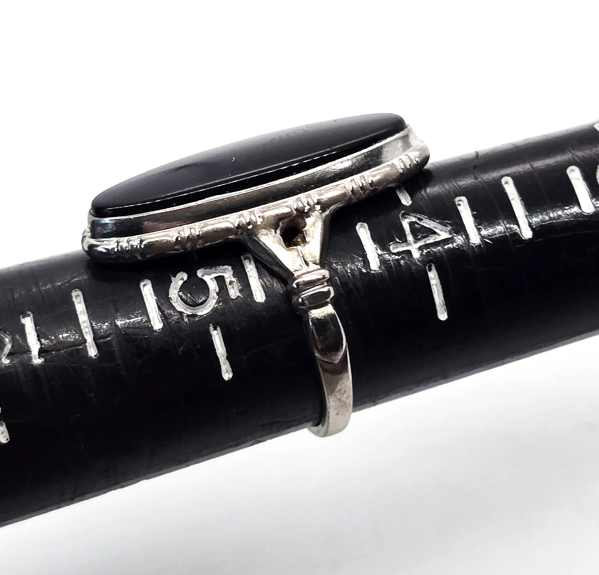 Uncas Art Deco black onyx antique sterling silver ring size 4 and 1/2